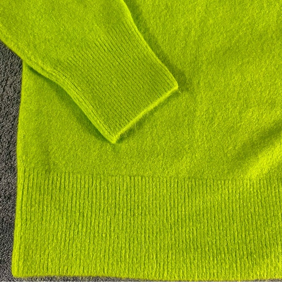 Zara Oversized Turtleneck Sweater Size Small Neon Green - Picture 4 of 7
